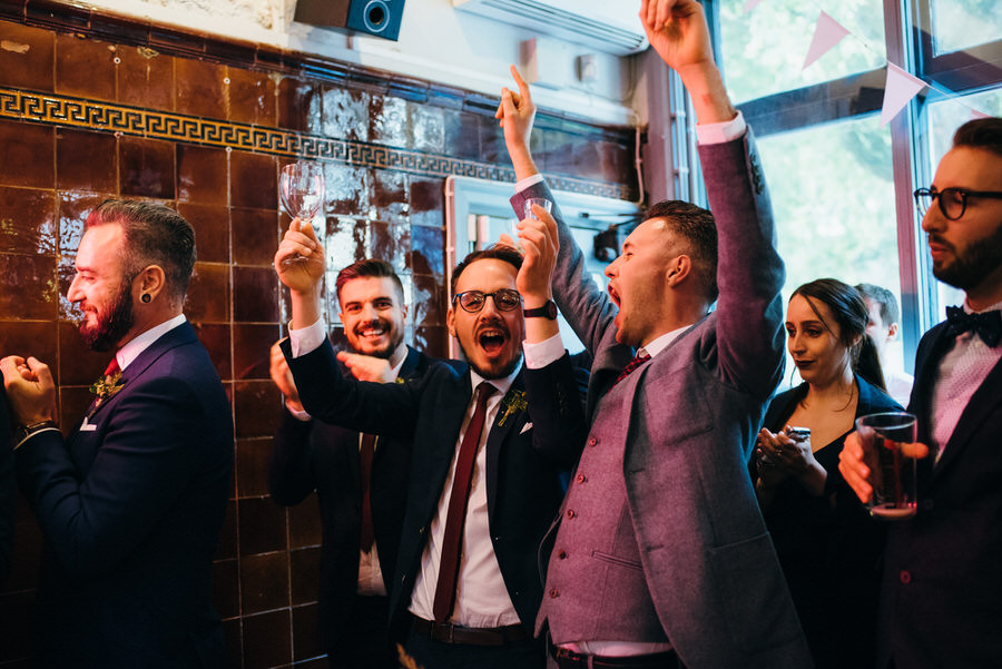 Ally & James's chic and modern museum-to-pub wedding, with Simon Biffen Photography (36)