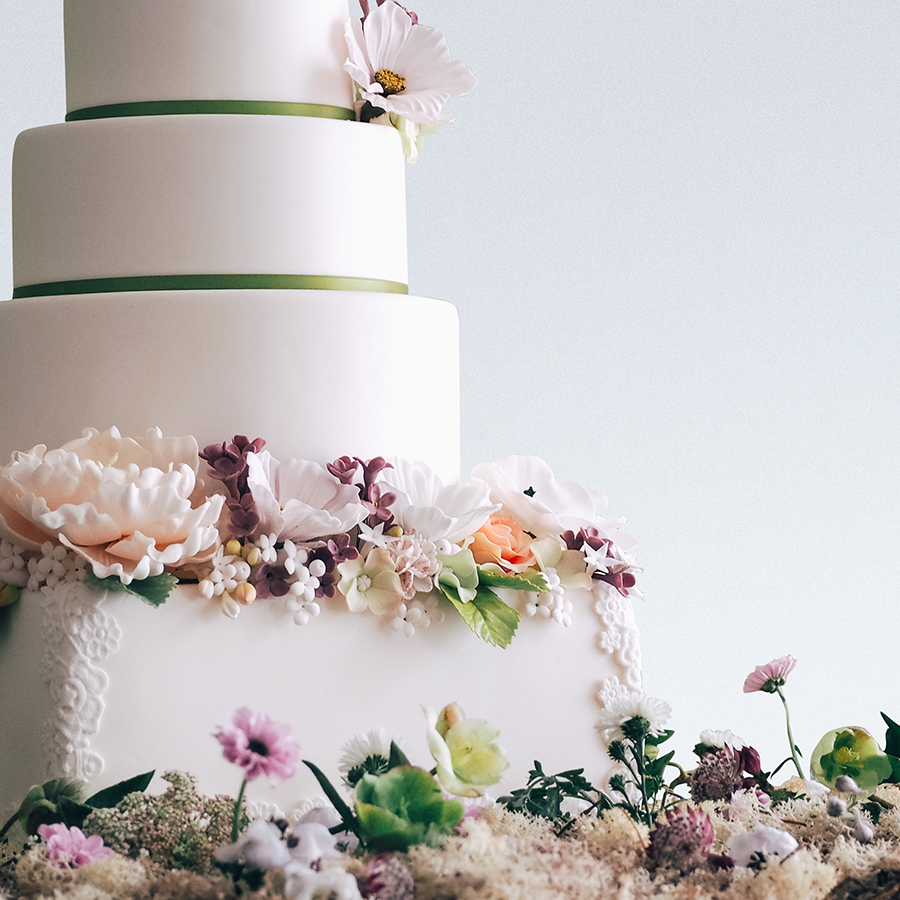 Wedding cake inspired by an English Garden