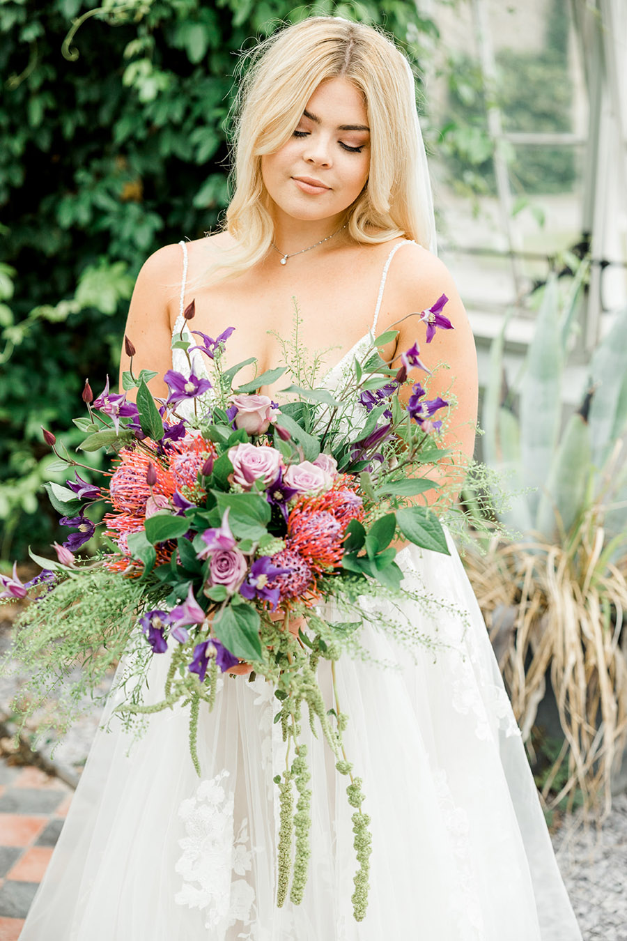 Modern intimate wedding styling inspiration from Slindon House, image credit Kelsie Scully (2)