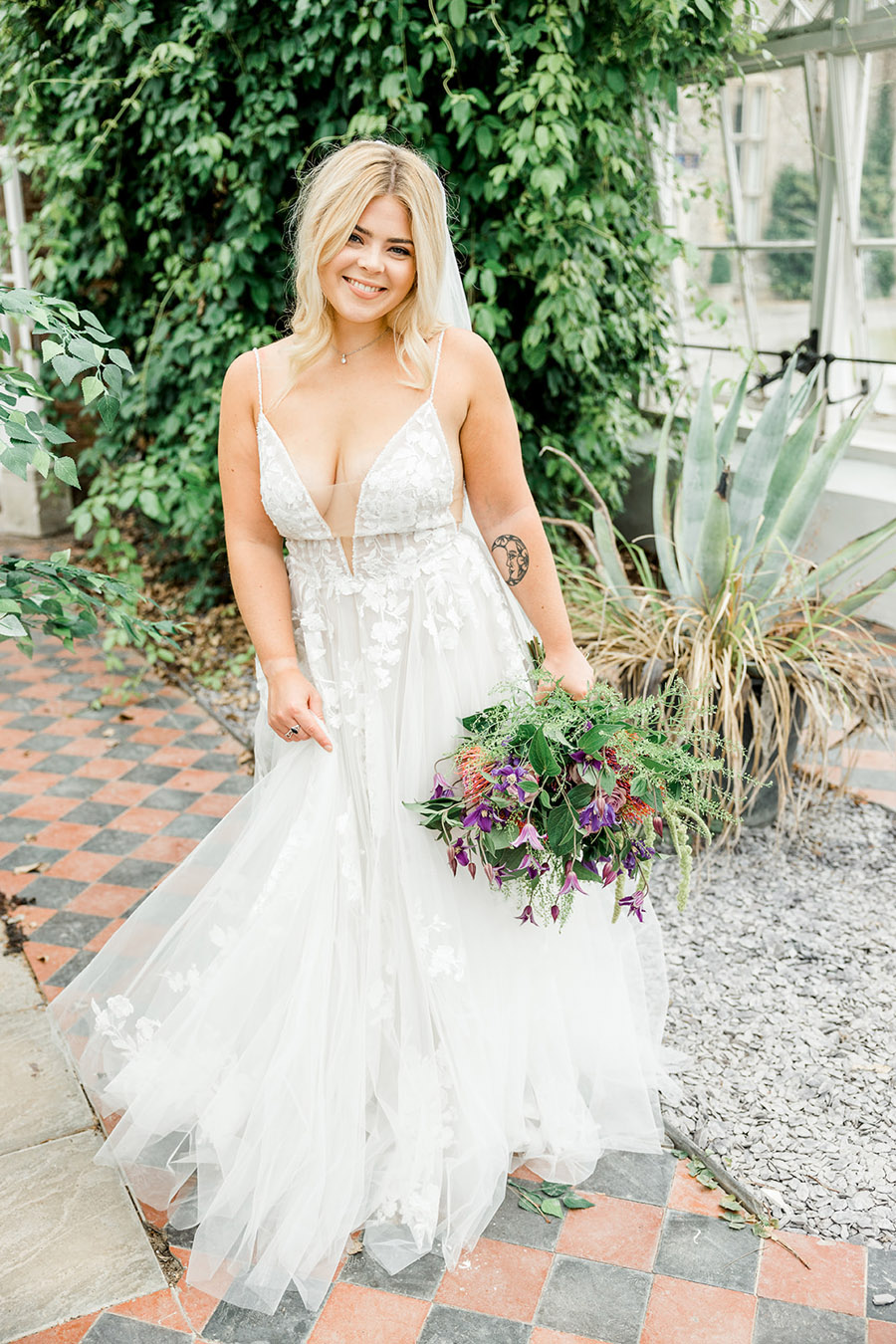 Modern intimate wedding styling inspiration from Slindon House, image credit Kelsie Scully (3)