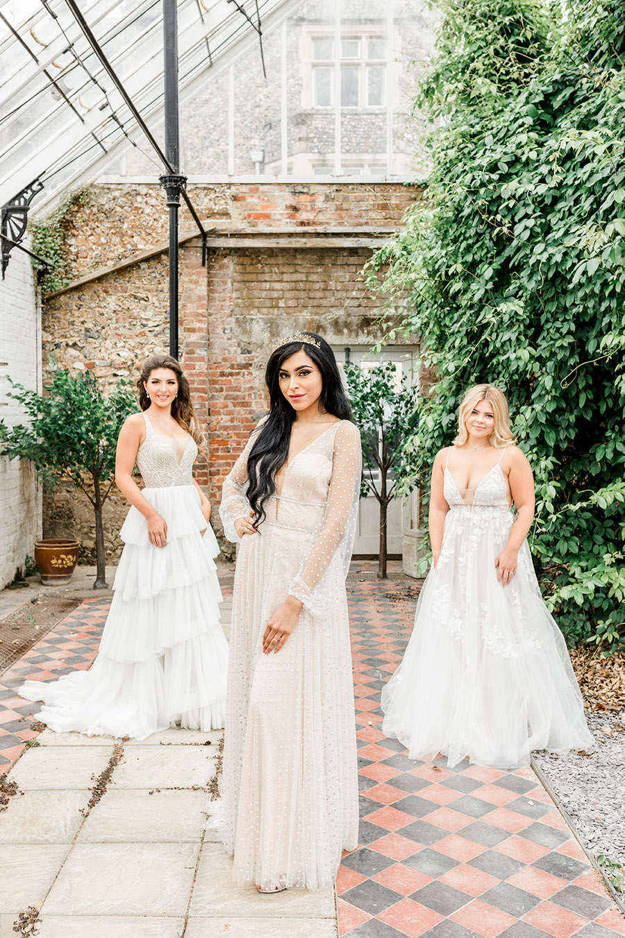 Modern Boho wedding style inspiration from Slindon House, photographer credit Kelsie Scully Photography (6)