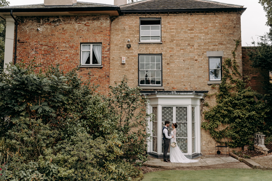 A vintage garden party wedding editorial from Derbyshire, with Willow and Rust, and images by ekr pictures (19)