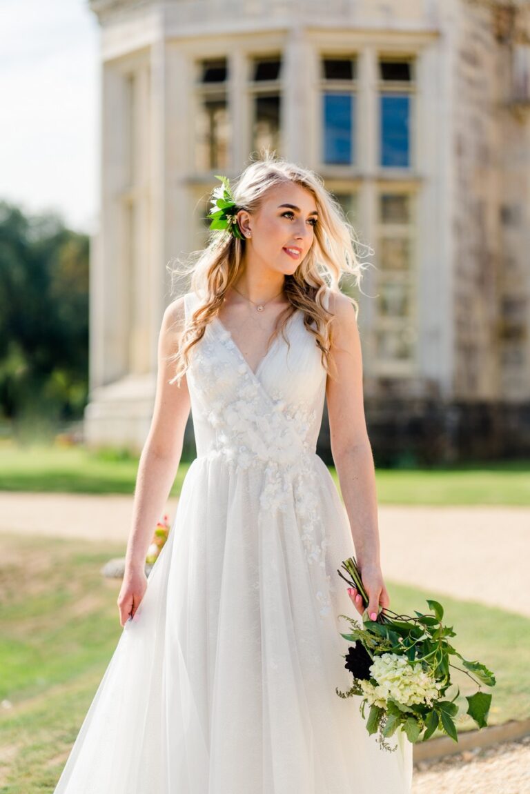 Fresh Natural Green Botanicals with a twist of Apple - English Wedding