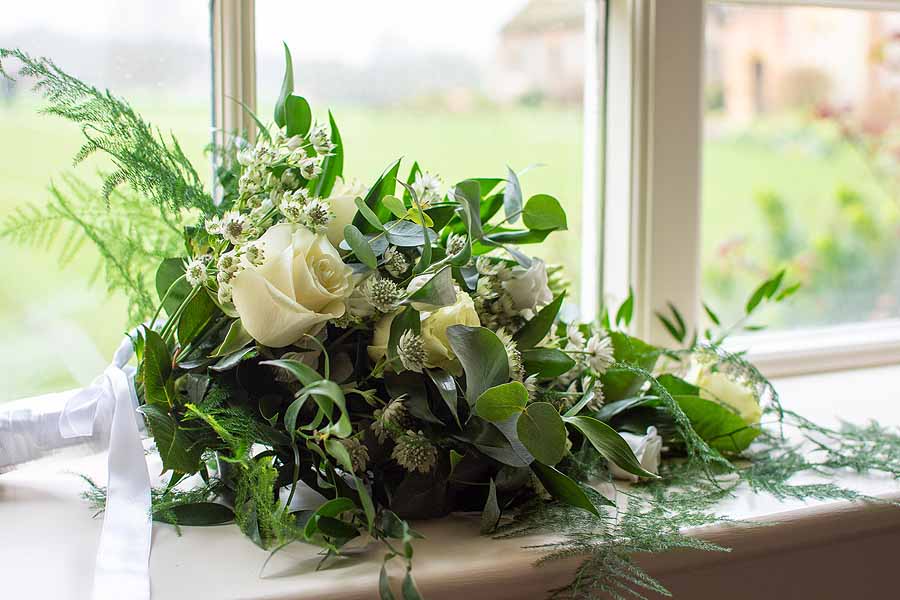 Elegant and timeless wedding styling at Bradfield College, with Lorna Richerby Photography (7)