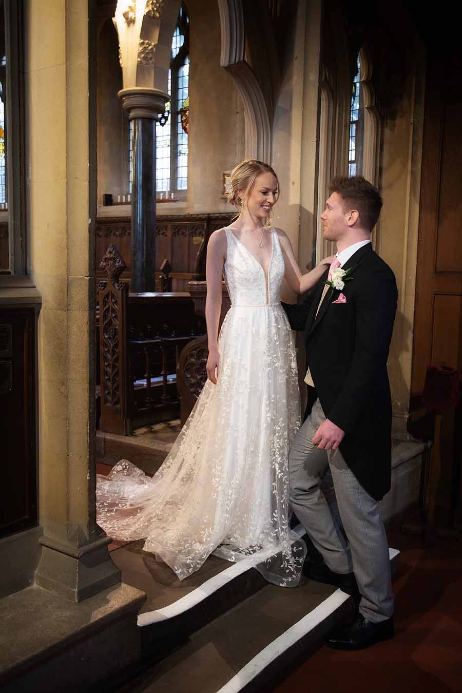 Elegant and timeless wedding styling at Bradfield College, with Lorna Richerby Photography (30)