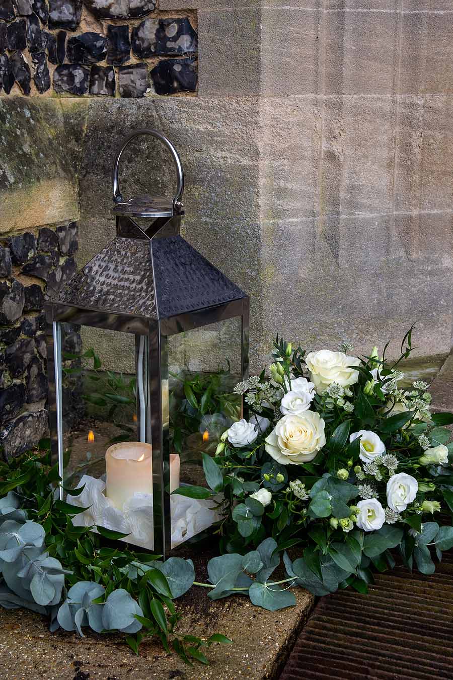 Elegant and timeless wedding styling at Bradfield College, with Lorna Richerby Photography (37)