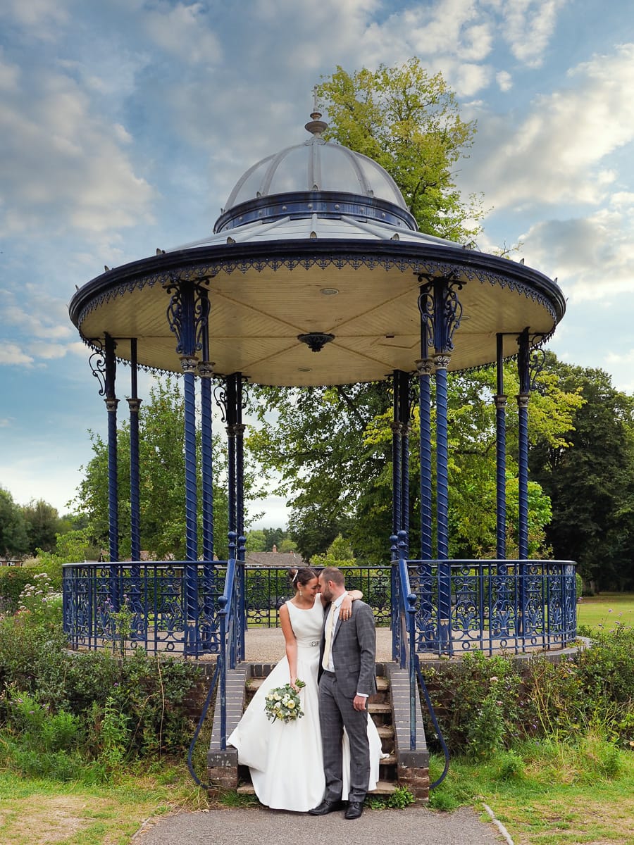 Romantic Romsey, olde worlde charm for a Hampshire wedding, with Dom Brenton Photography (16)