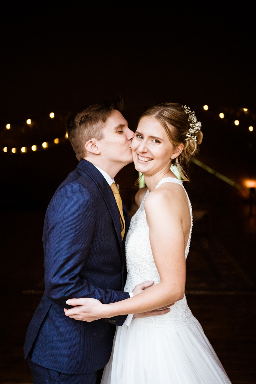 Sophie and Christopher's joyful, festive 2020 wedding at Jimmy's Farm, with Him & Her Wedding Photography (9)