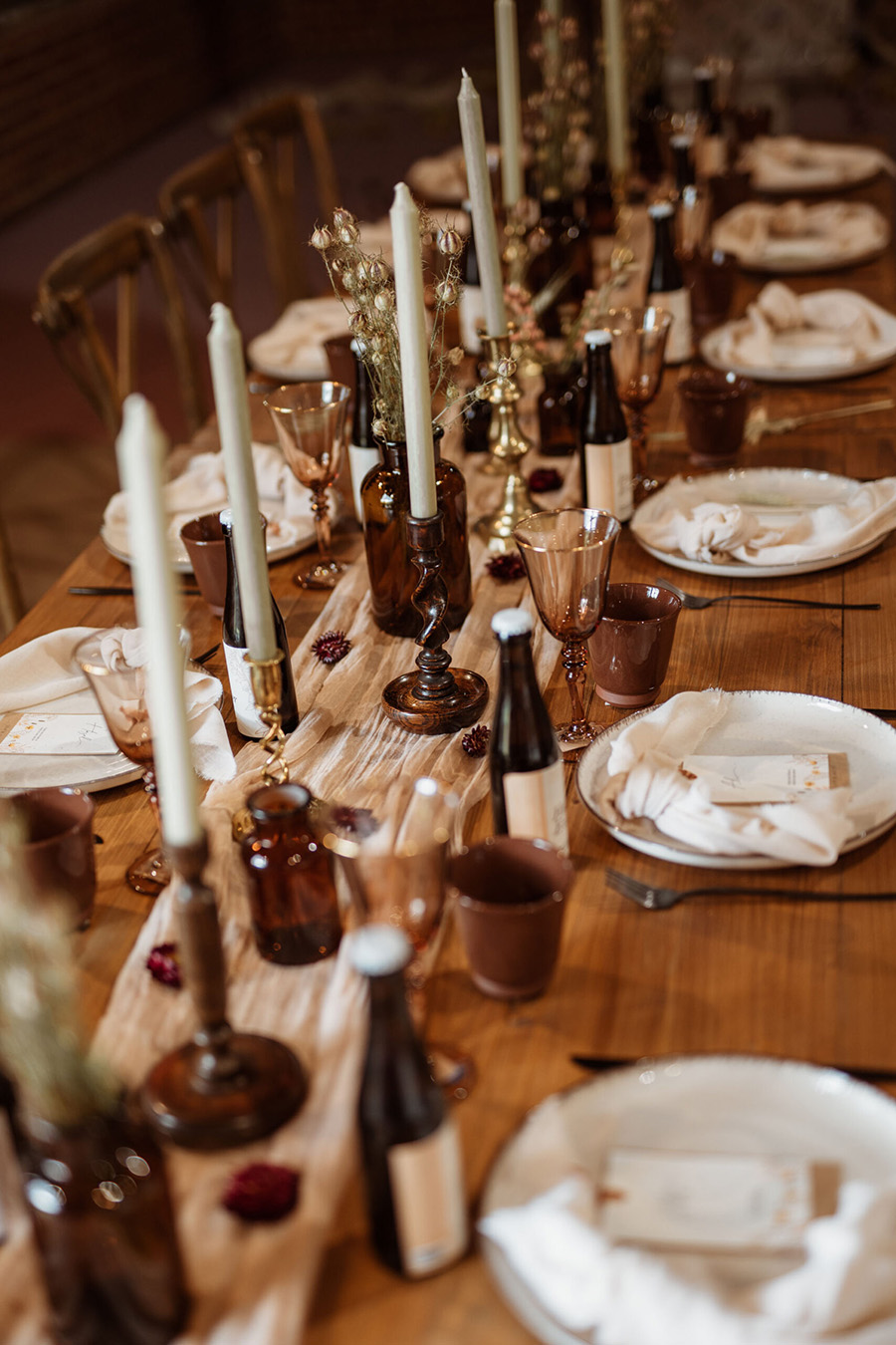 Elegant rustic modern wedding table, set with natural candles in amber glassware. Photographer credit Sarah Hoyle, styling by Amethyst Weddings