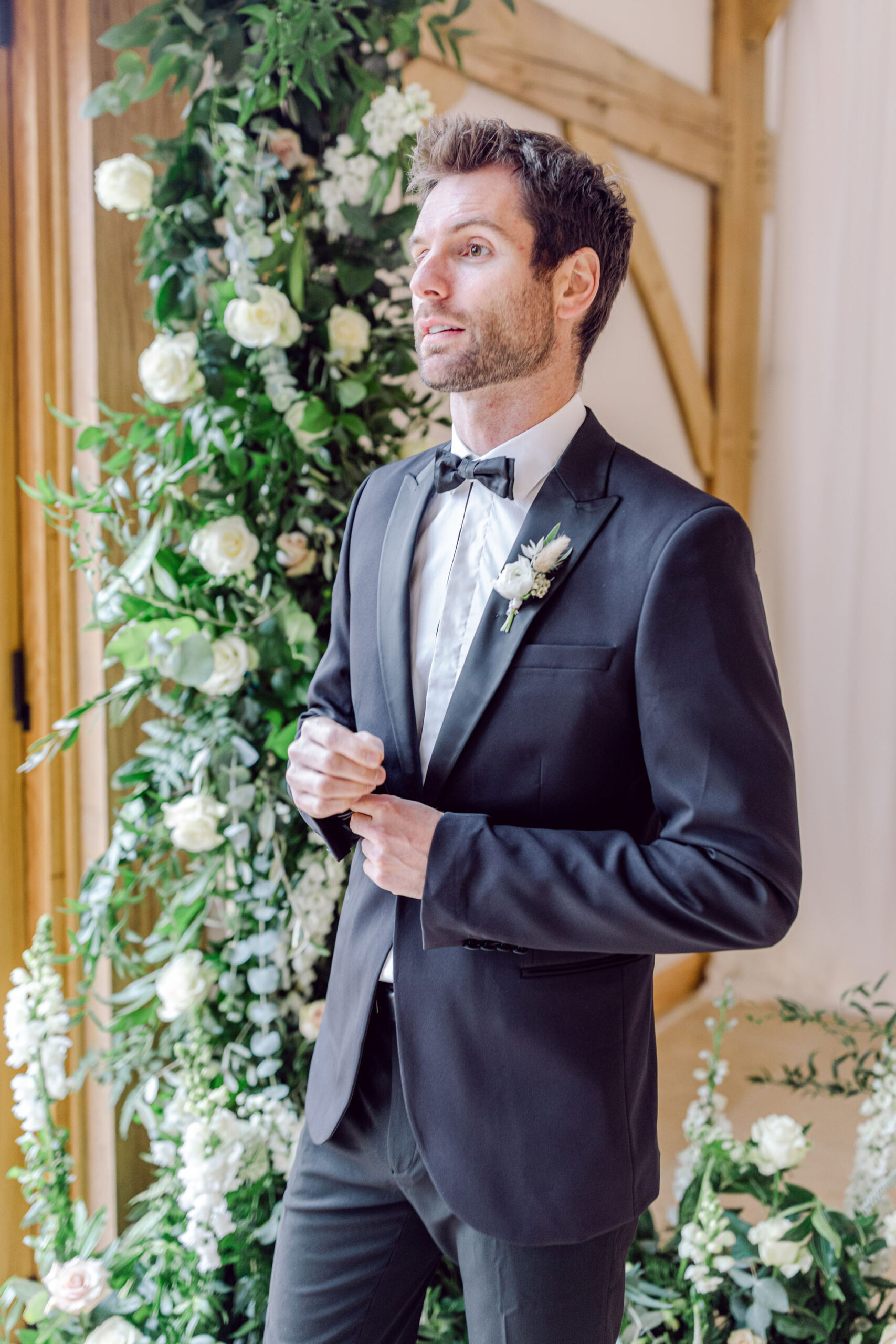 Luxe editorial with blush and white florals.  Image credit Natalie D Photography
