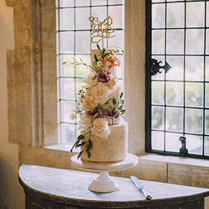 April Bakery modern romantic wedding cakes