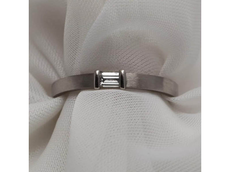 Elegant modern wedding ring by Jacqueline and Edward