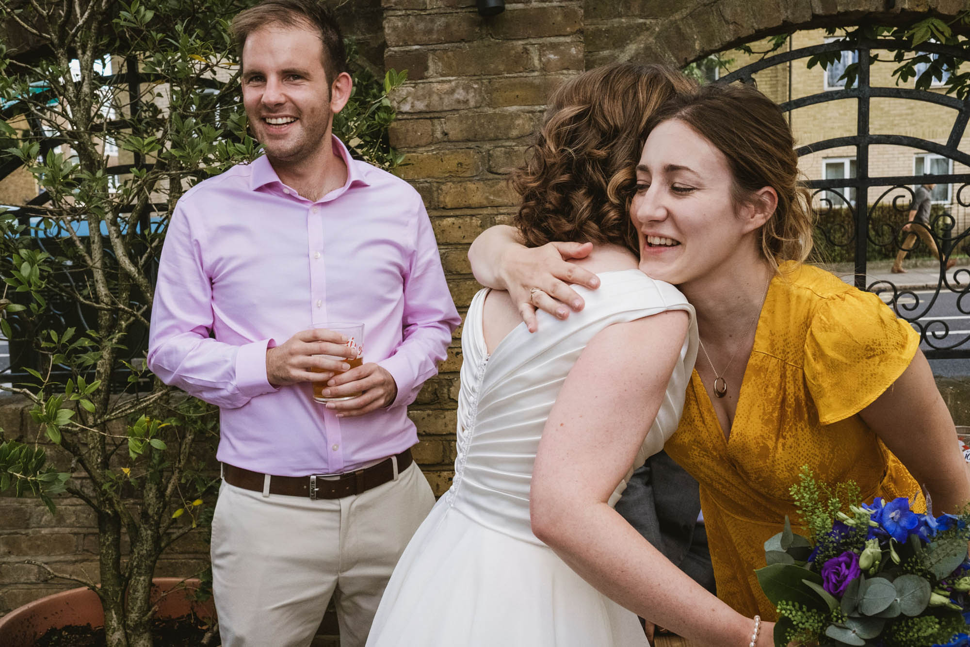 London alternative relaxed unconventional wedding photography
