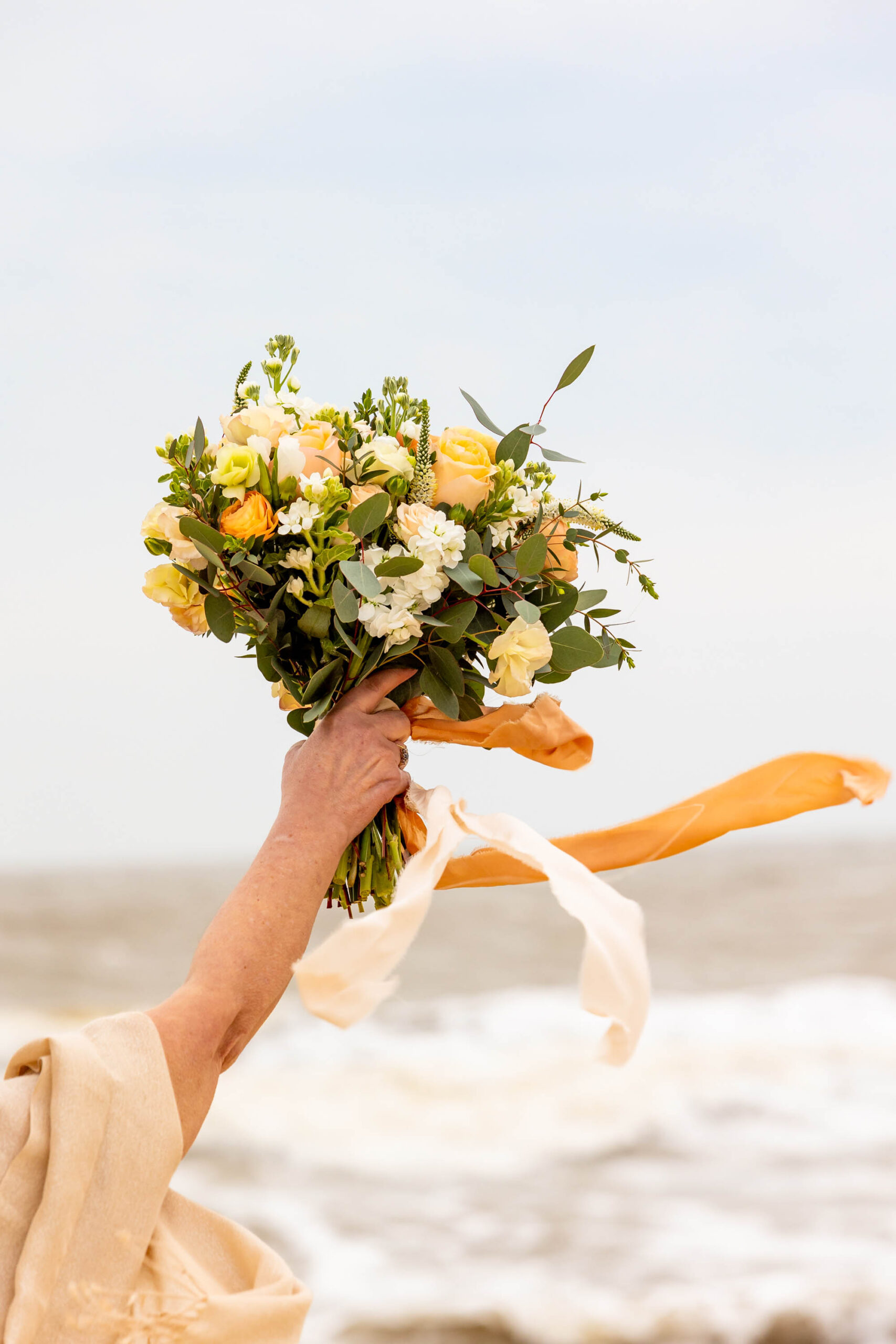 31 Summer Wedding Bouquets That Embrace the Season