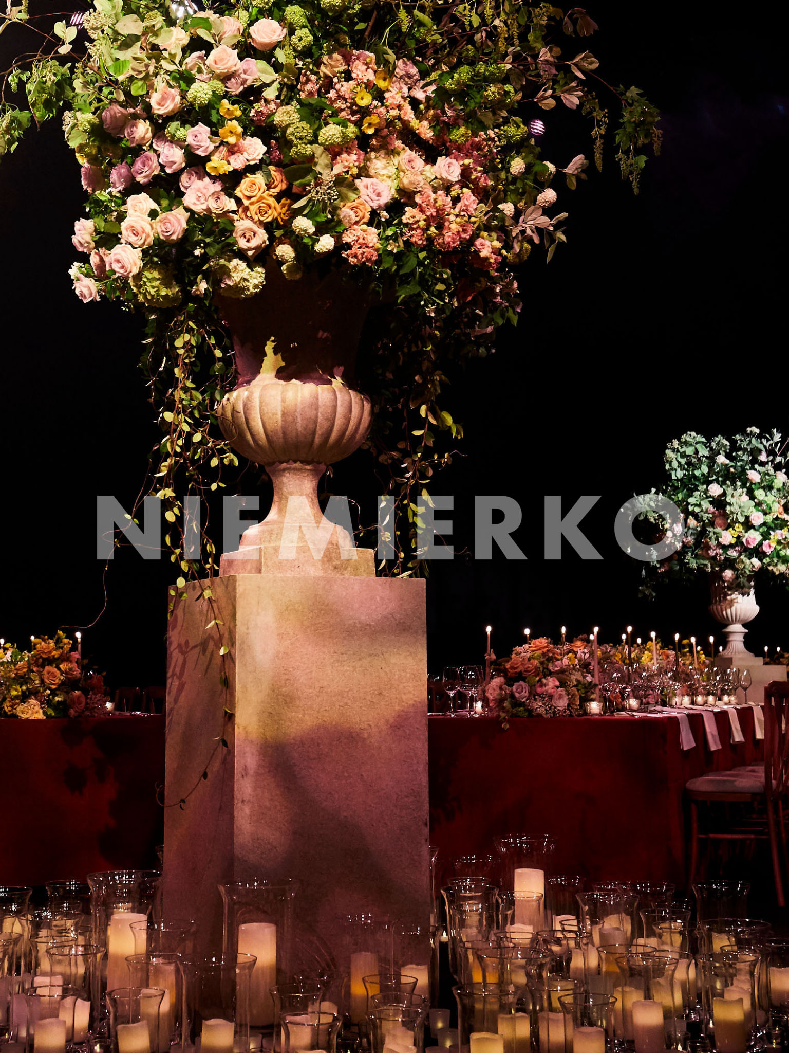 Abundant florals and stunning wedding design: Copyright Niemierko