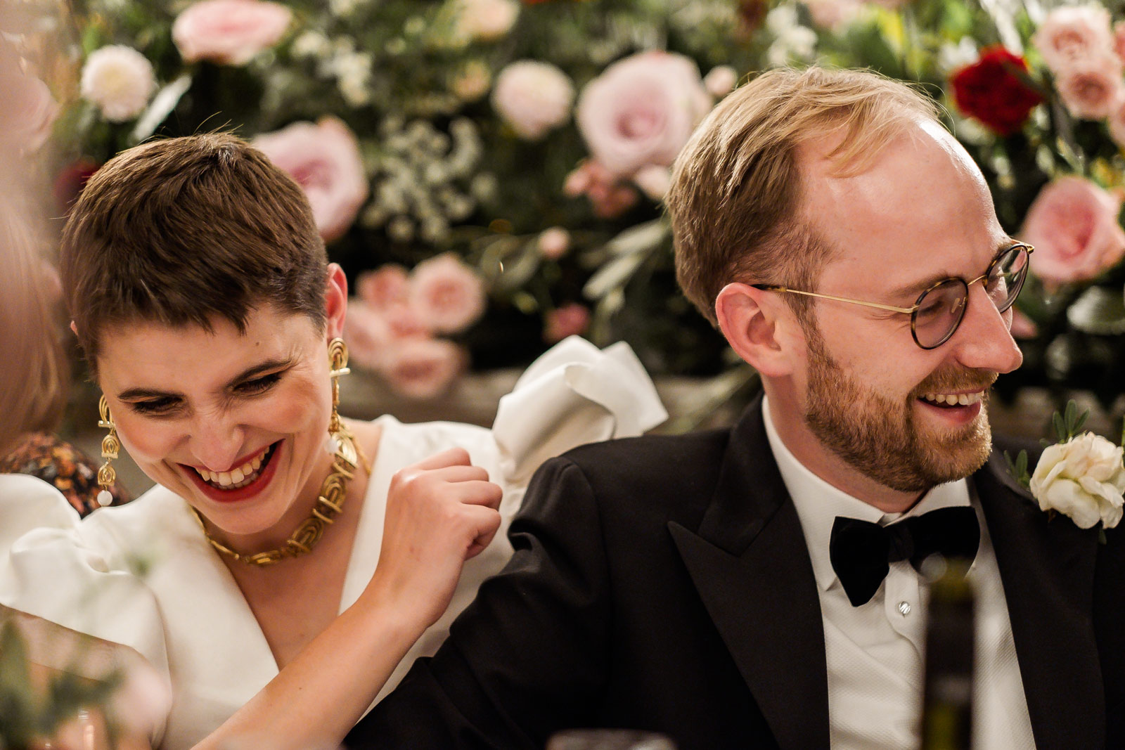 Natural and authentic London wedding photography by Emis Weddings