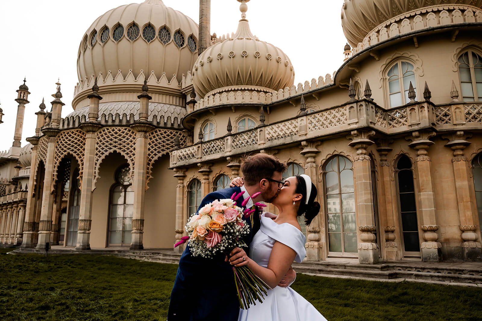 Groom and bride kissing outside the most beautiful building. London wedding photographer Emis Weddings