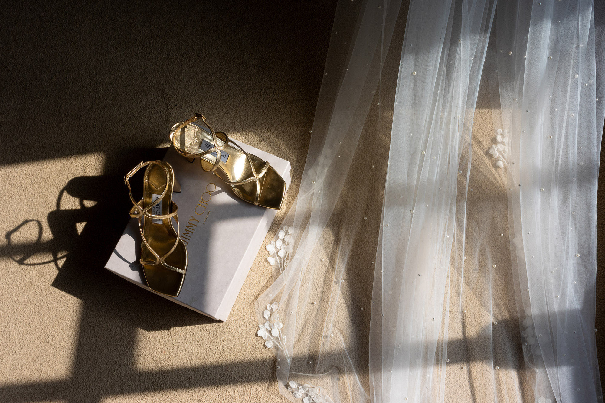 Beautiful moments from Izzy and Tom's wedding at Barley Wood captured by Bristol wedding photographer Martin Dabek