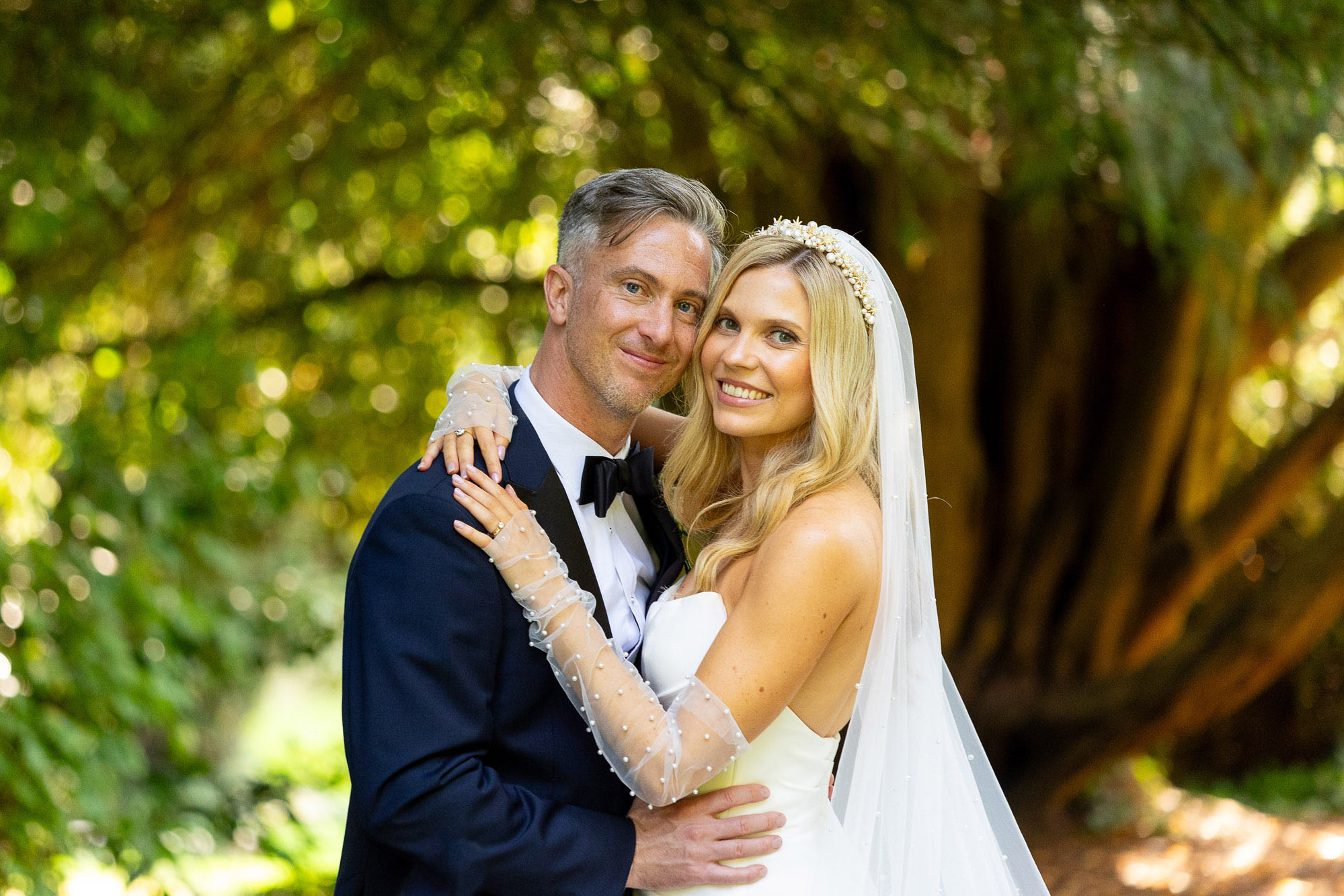 Beautiful moments from Izzy and Tom's wedding at Barley Wood captured by Bristol wedding photographer Martin Dabek