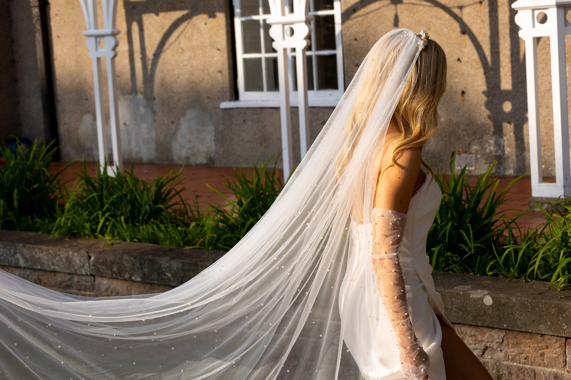Beautiful moments from Izzy and Tom's wedding at Barley Wood captured by Bristol wedding photographer Martin Dabek