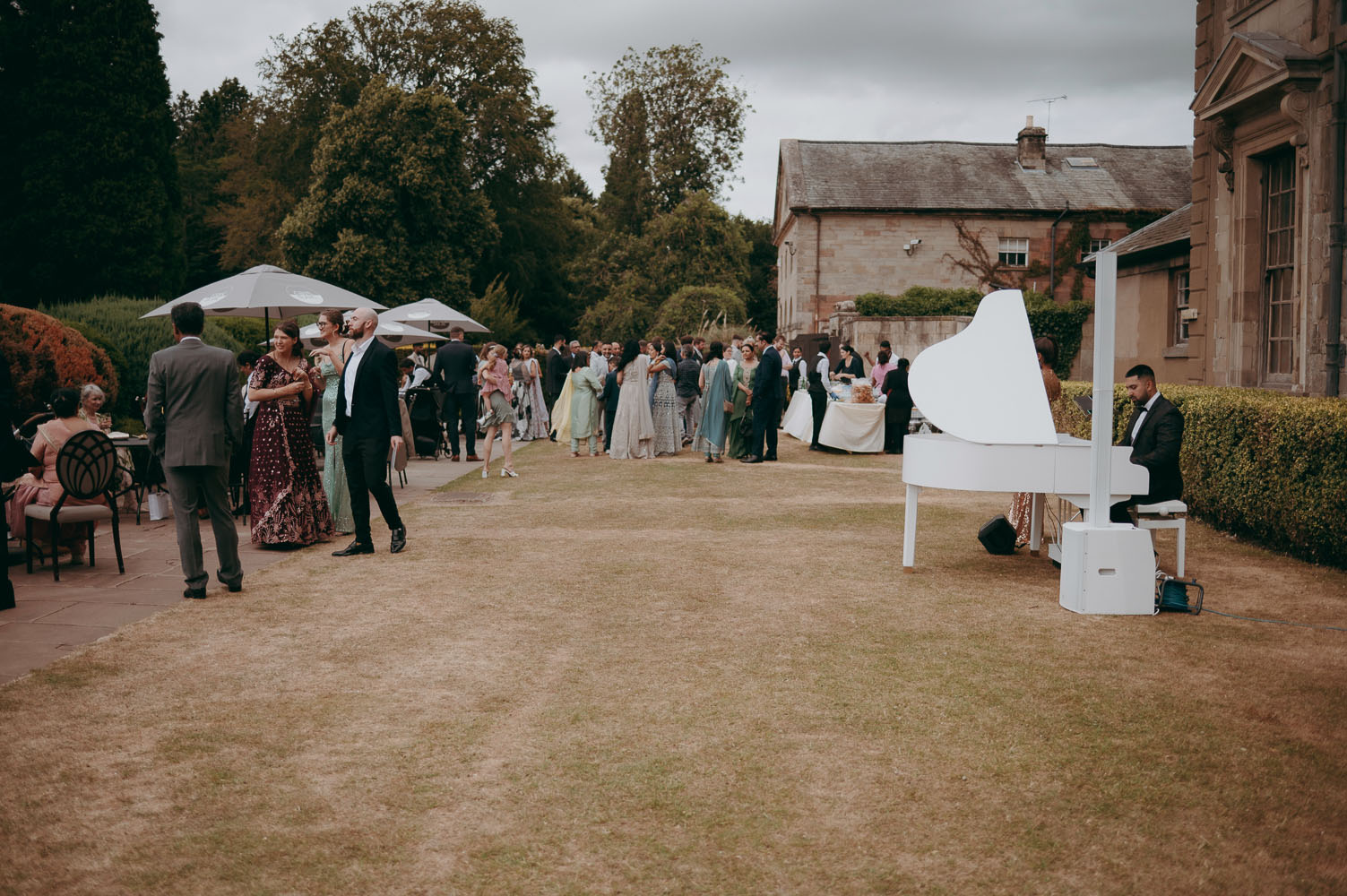 Suman and Scott's beautiful Coombe Abbey wedding of 2 cultures with images by Damien Vickers Photography Cambridge