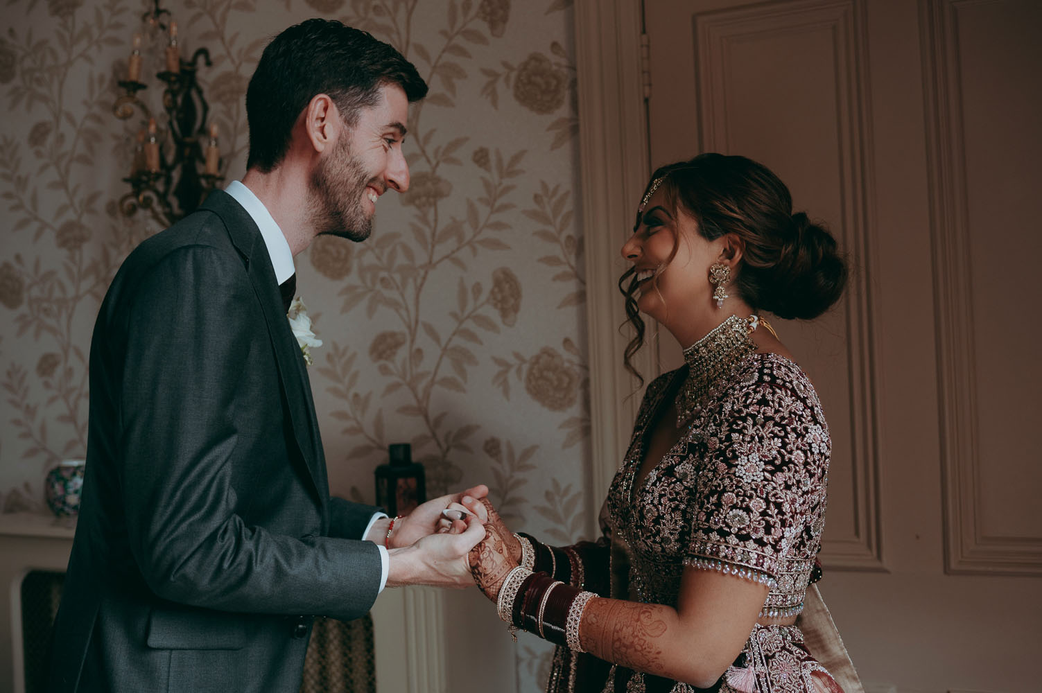 Suman and Scott's beautiful Coombe Abbey wedding of 2 cultures with images by Damien Vickers Photography Cambridge