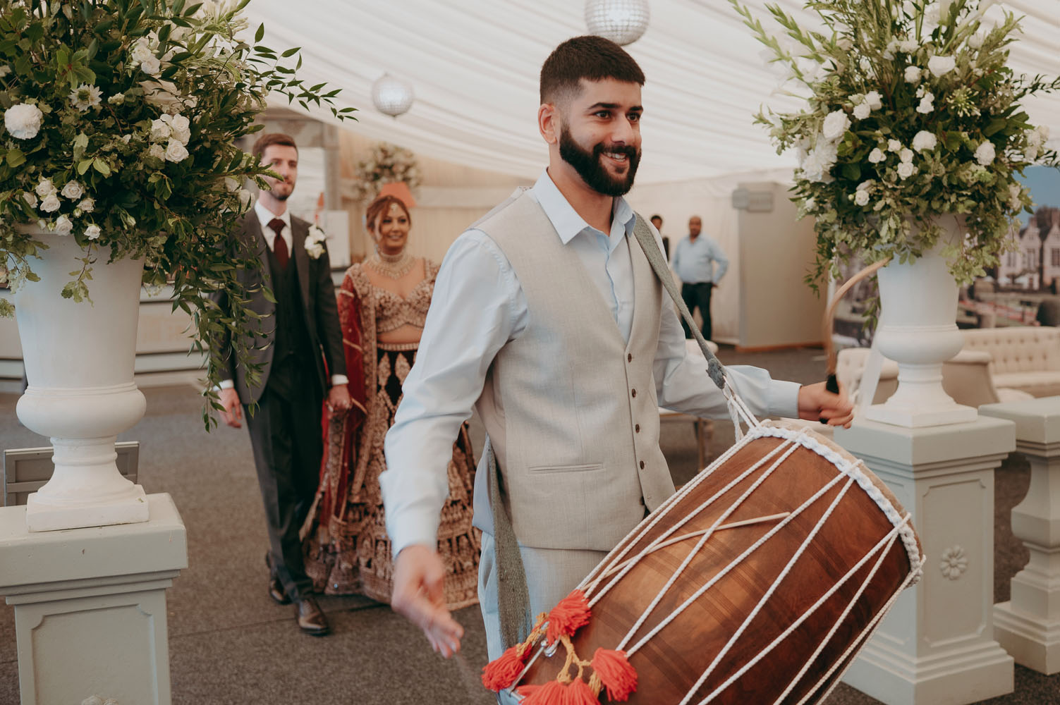 Suman and Scott's beautiful Coombe Abbey wedding of 2 cultures with images by Damien Vickers Photography Cambridge