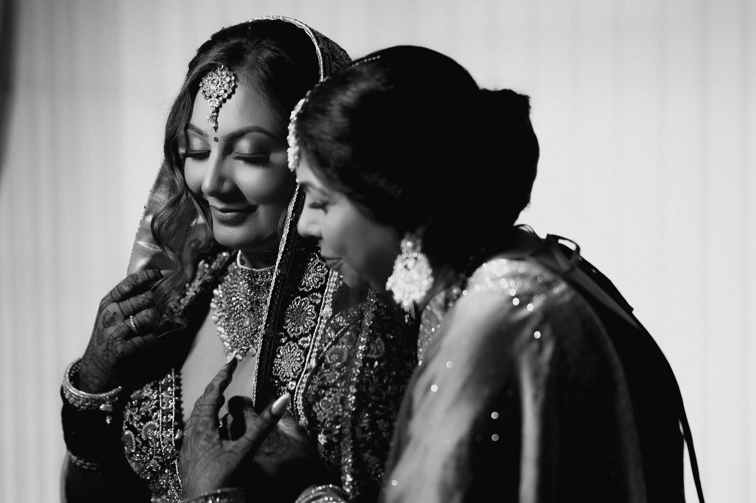 Suman and Scott's beautiful Coombe Abbey wedding of 2 cultures with images by Damien Vickers Photography Cambridge