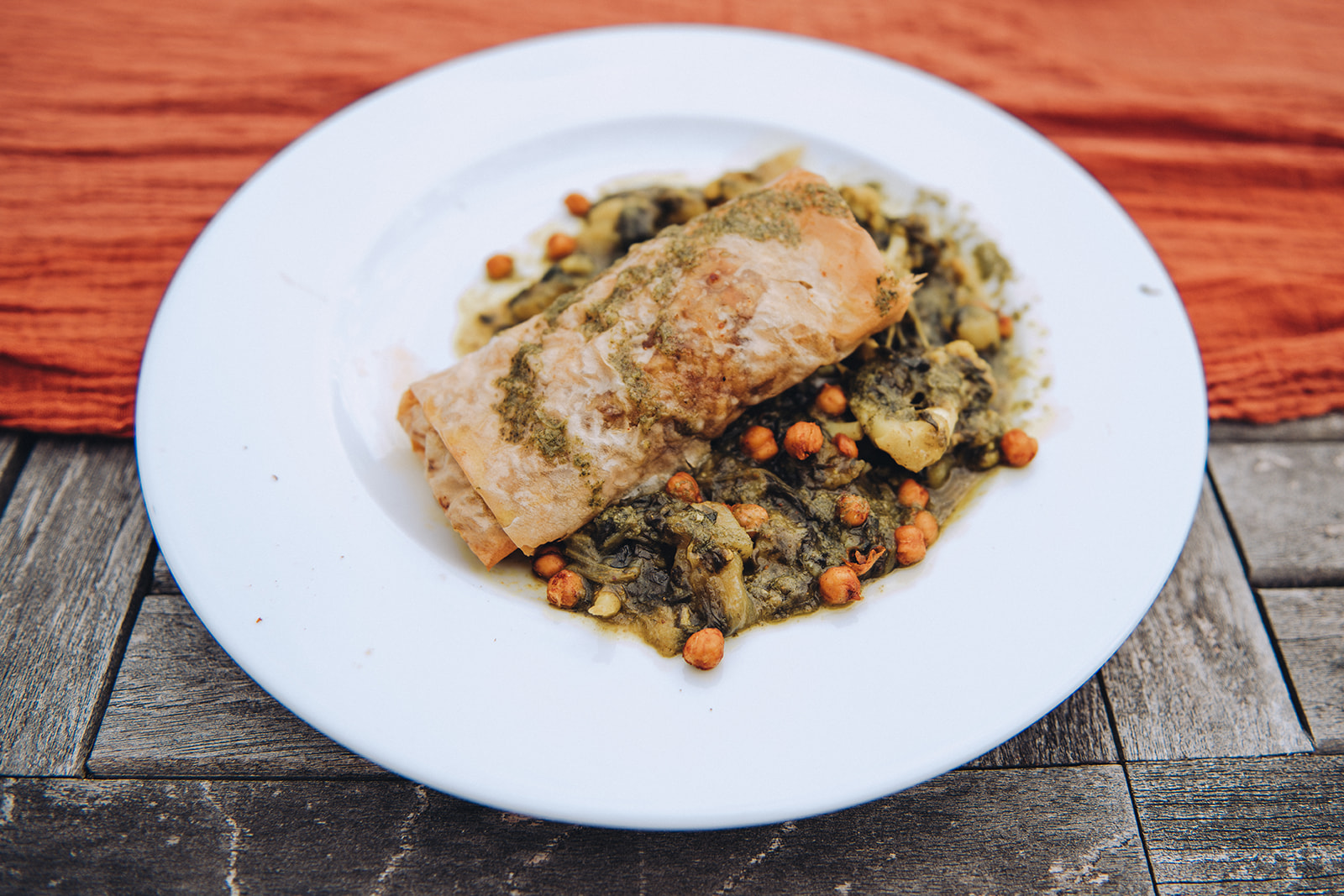 modern English woodland wedding with indian dress and vegan catering, images by Tom Keenan Photography based in Kent