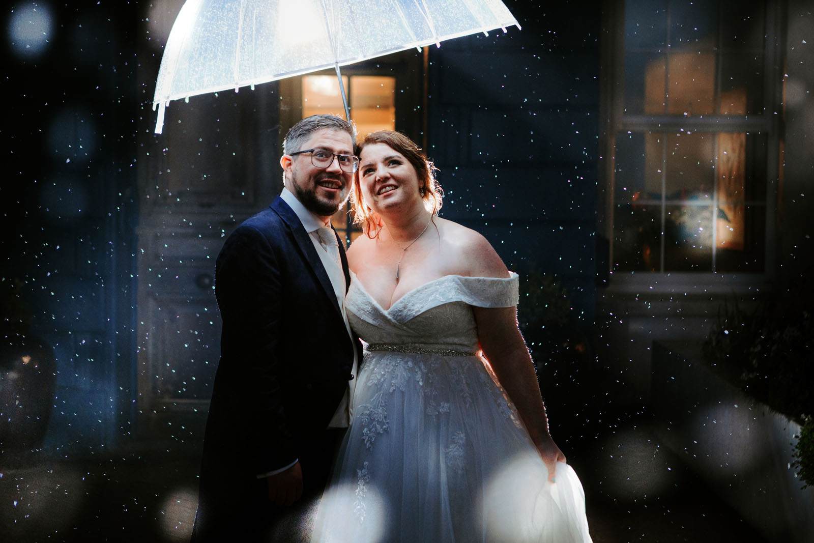 Winter wedding photography with raindrops lit beautifully. By Hannah Timm Photography