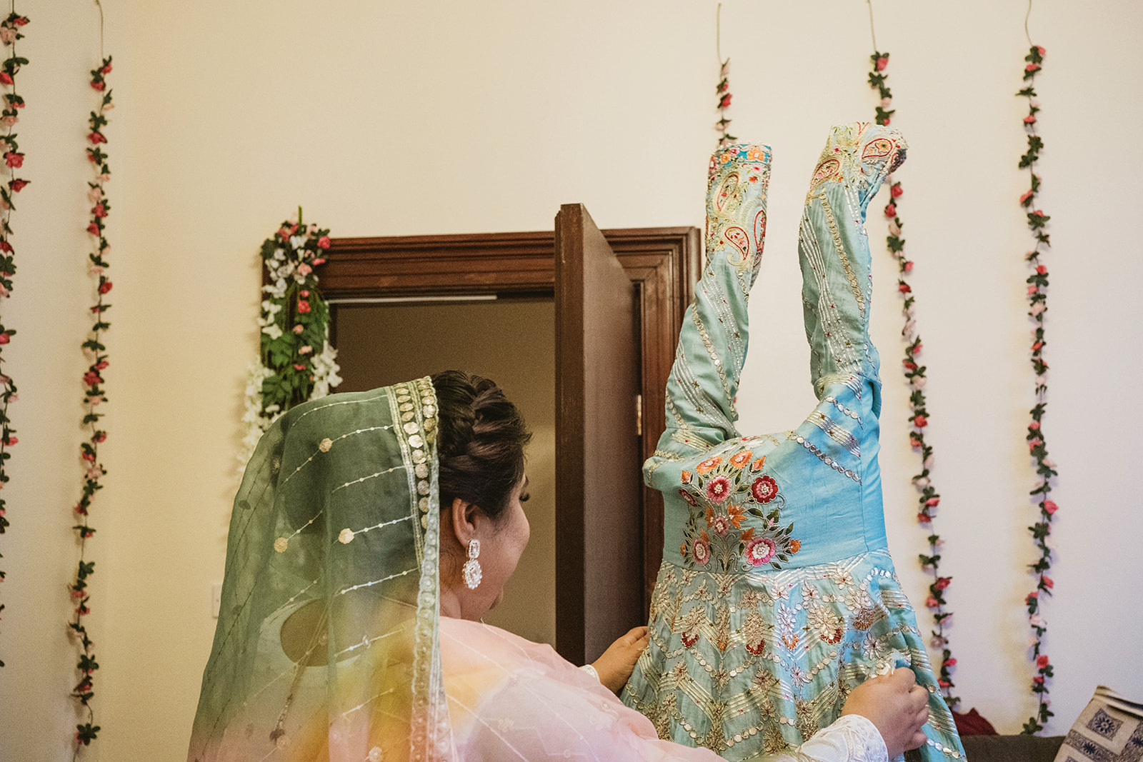 Peaceful, joyful and chaotic moments from a Sikh wedding in Newcastle UK with photographs by York Place Studios