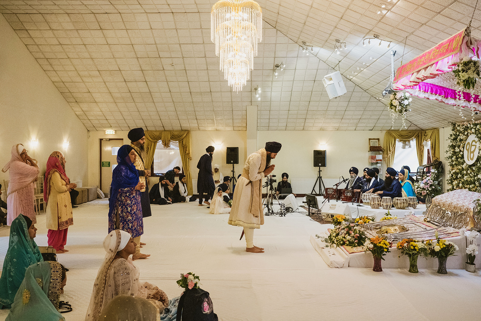 Peaceful, joyful and chaotic moments from a Sikh wedding in Newcastle UK with photographs by York Place Studios