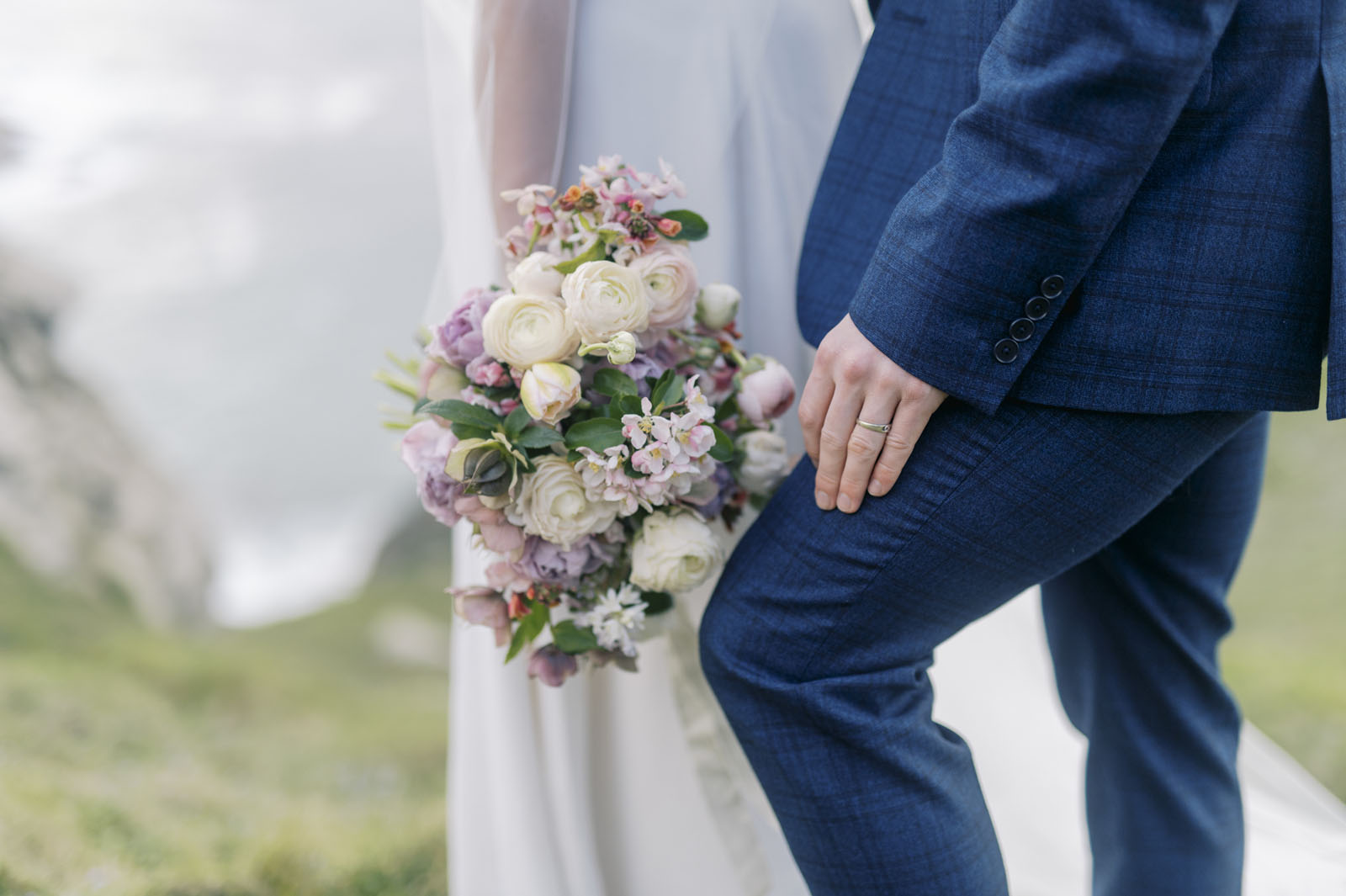 elopement photography inspiration for couples, photographed on the coast of Cornwall by Charlotte Sams