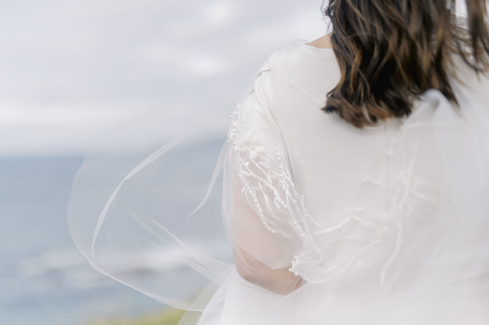 elopement photography inspiration for couples, photographed on the coast of Cornwall by Charlotte Sams