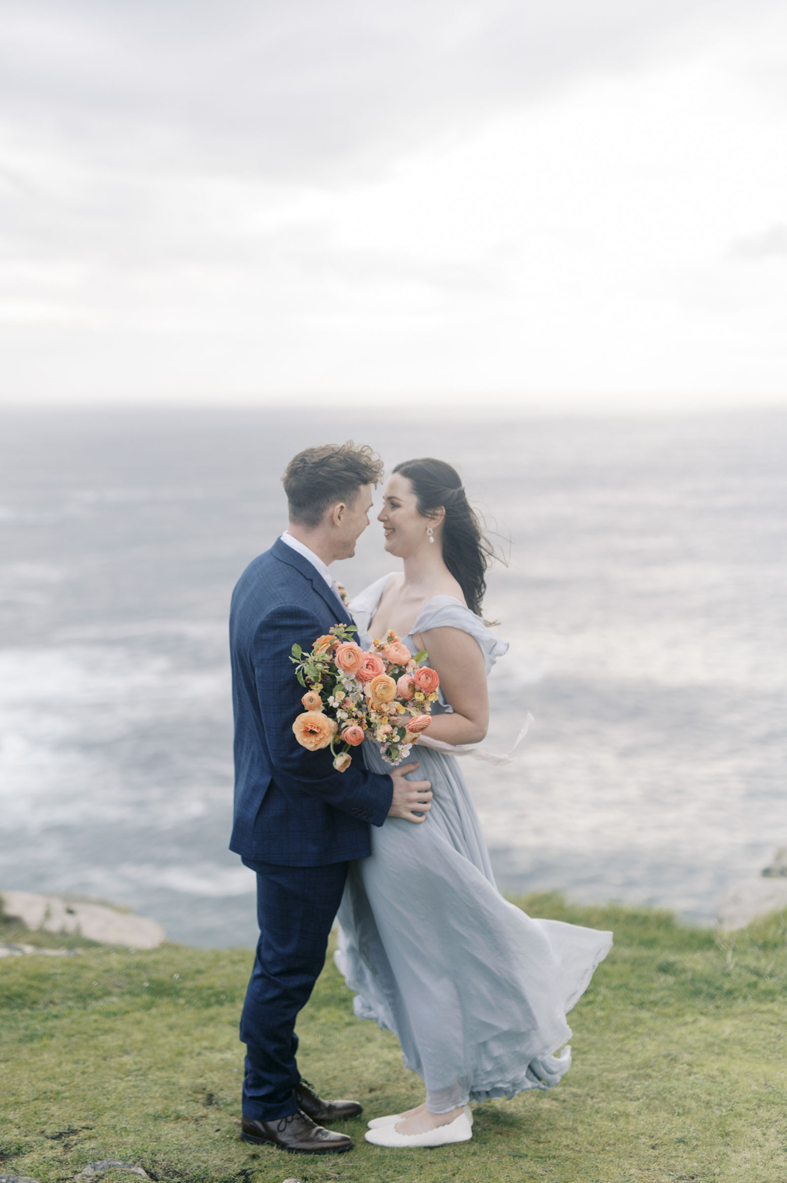 elopement photography inspiration for couples, photographed on the coast of Cornwall by Charlotte Sams