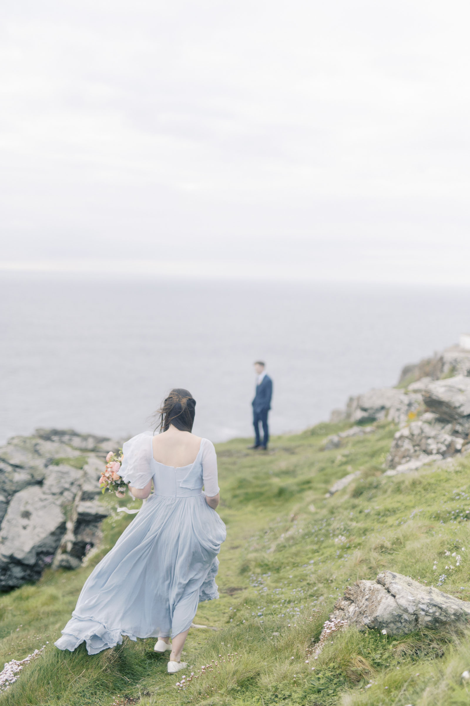 elopement photography inspiration for couples, photographed on the coast of Cornwall by Charlotte Sams