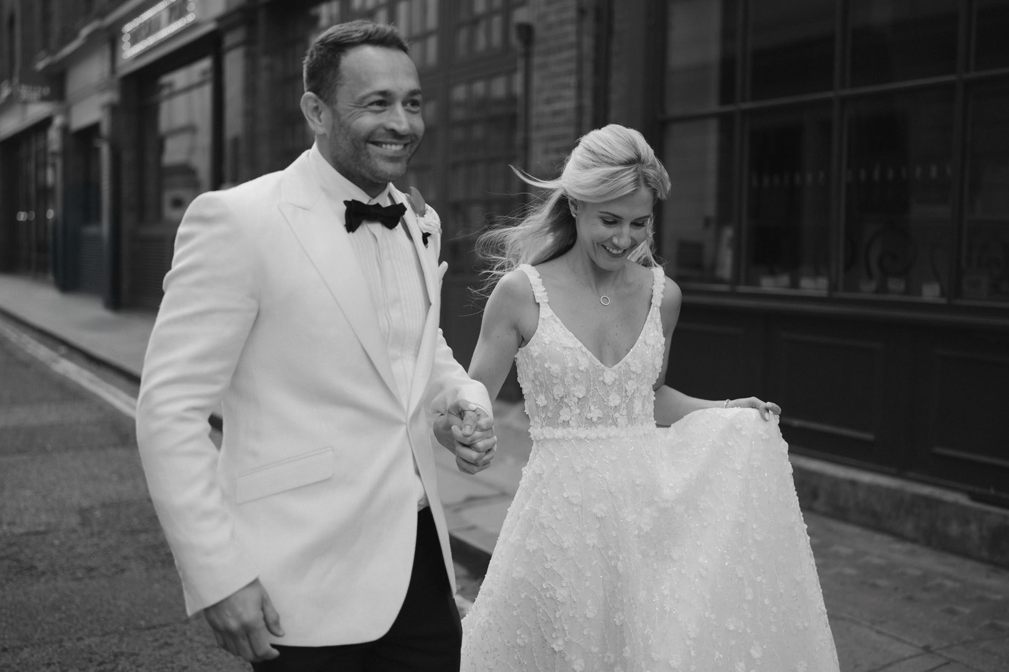 Modern black and white wedding photography by Tom Aizenberg | London wedding photographer